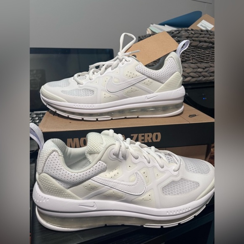 Air Max Genome (GS) White Kids Size 6.5Y